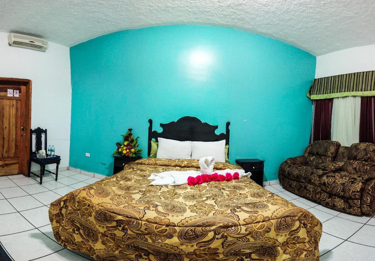 Uw Oasis Hotel La Ceiba Zewnętrze zdjęcie