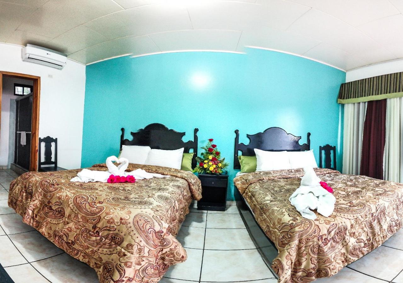 Uw Oasis Hotel La Ceiba Zewnętrze zdjęcie